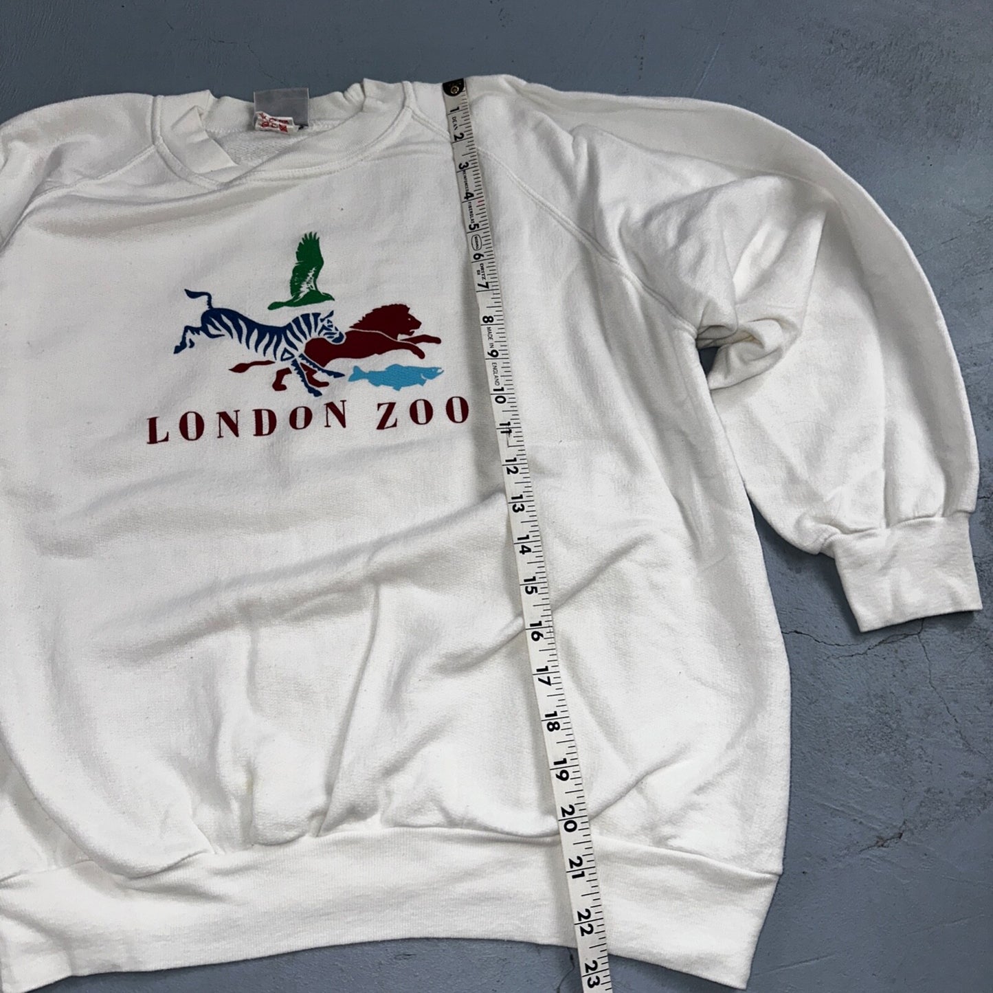London Zoo UK Sweatshirt 90s VTG Crewneck White Animals Love Raglan Cut Zebra