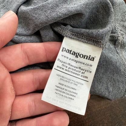 Patagonia Gray Pocket T Shirt Medium Slim Fit Fish Nordstrom Gym Hiking Cool
