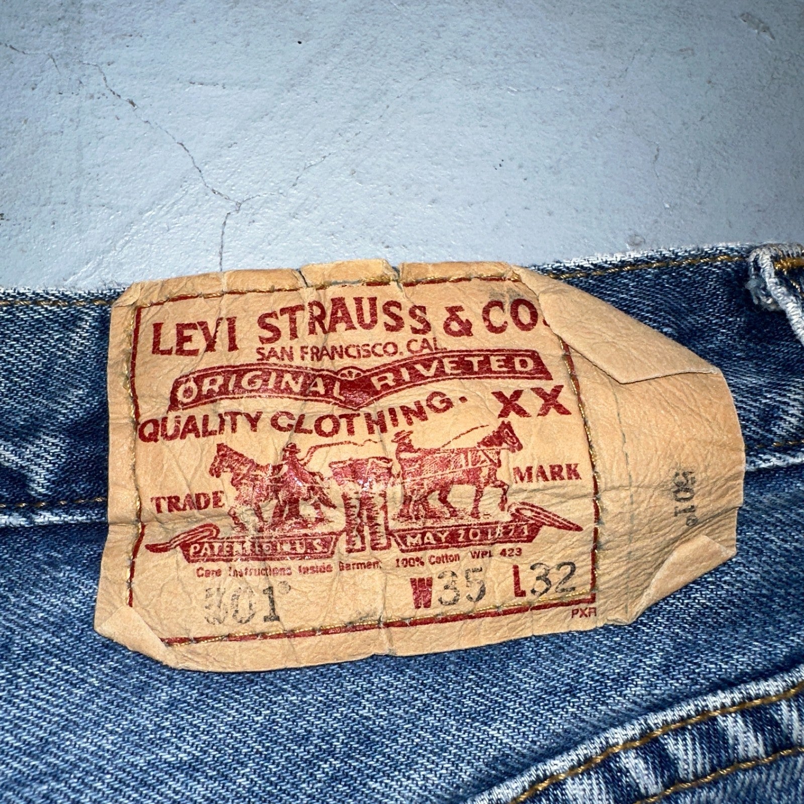 Levis 501 Vintage 90s Y2K Straight Leg Jeans Blue Light Wash 35x32 Act 34x31