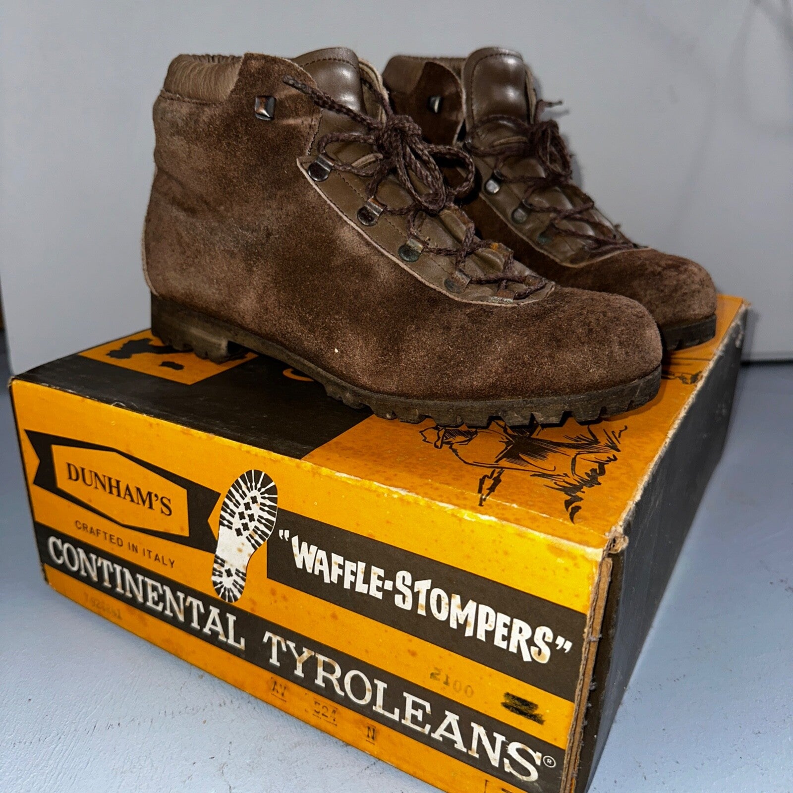 Dunham Waffle Stompers Brown Suede Leather Hiking Boots VTG Italy Size 7.5