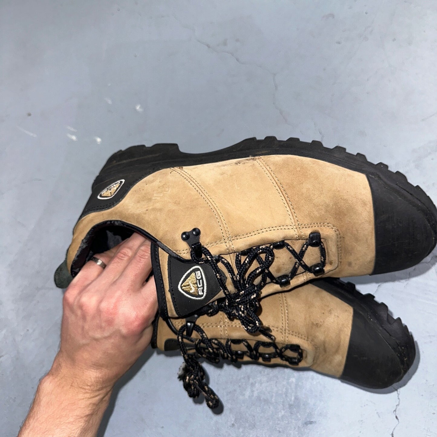 Vtg Nike ACG Womens Suede Leather Hiking Trail Shoes Tan 10 Hiking 185147-221