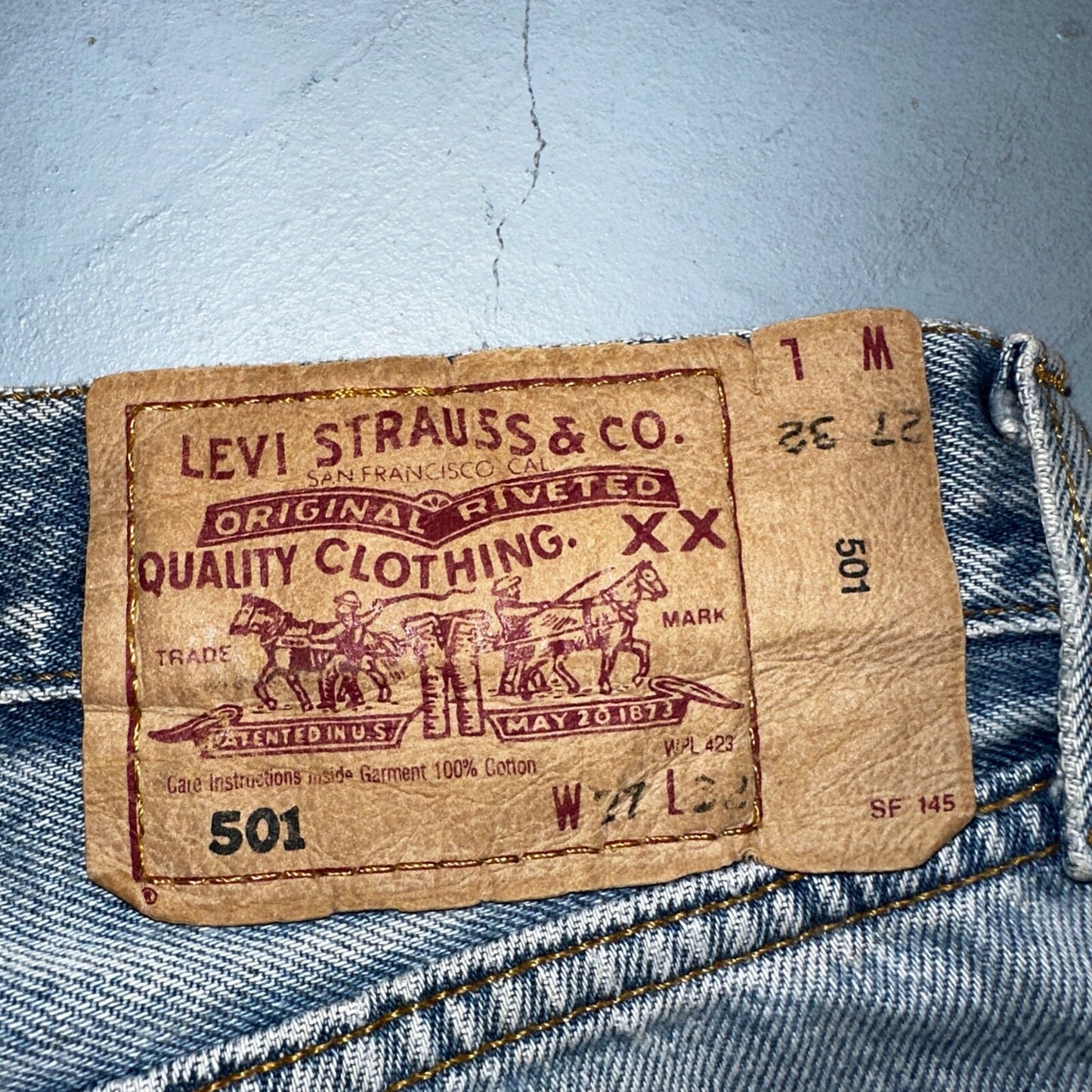 Levis 501 Vintage Y2K Europe Straight Leg Jeans 27x32 90s Light Wash Act 24x30
