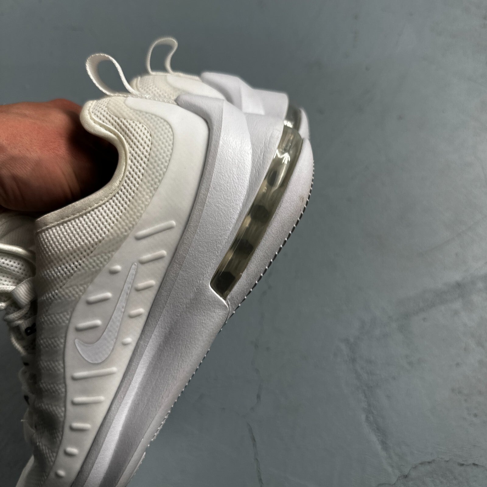 Nike Air Max Axis White Sneakers Women's Size 9 Running AA2168-100