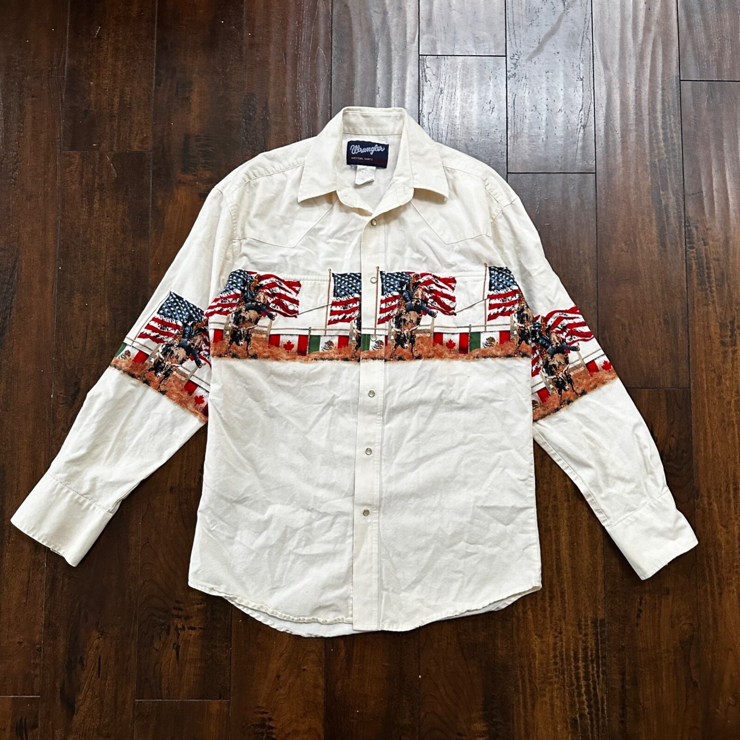 VTG Wrangler Men's Pearl Snap Western Rodeo Cowboy Ranch Shirt XL Flags USA RARE