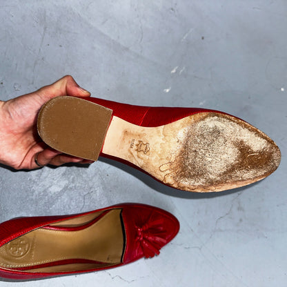 Tory Burch Kira Embossed Leather Red Tasseled Pumps Women Sz 9 Gold Charm