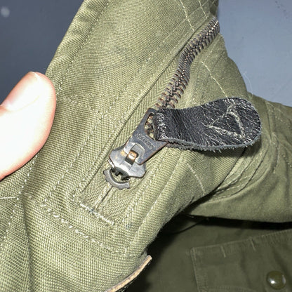 Vintage US Military OG-107 Cotton Sateen Wind  Jacket Small Regular 1961 Patches