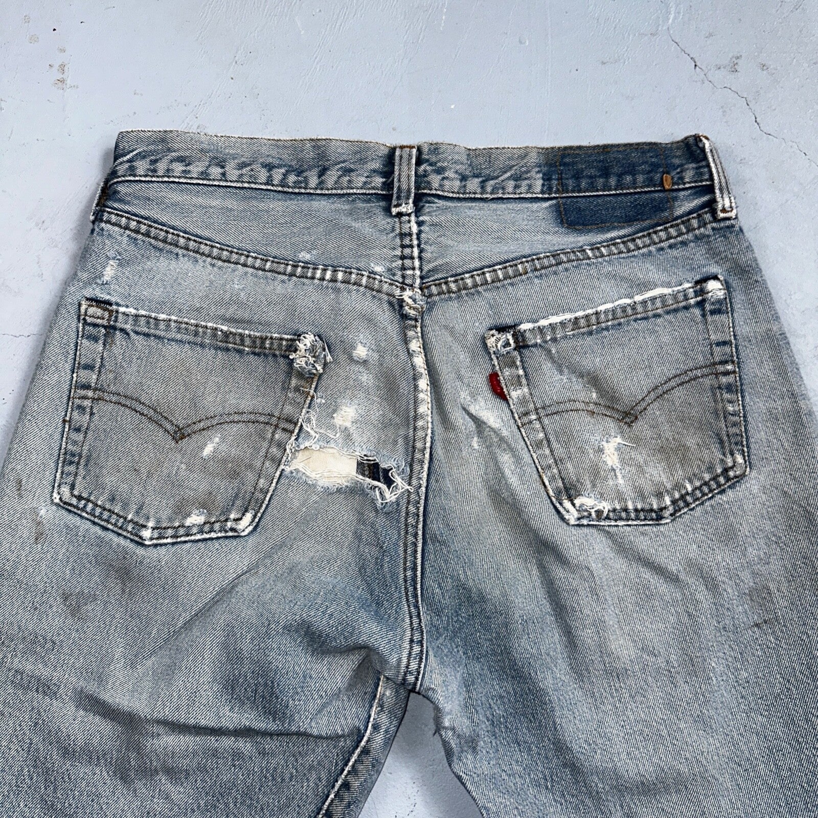 Levis 501 Vintage 80s Redline Selvedge USA XX Jeans Thrashed 33x33 Act 31x30