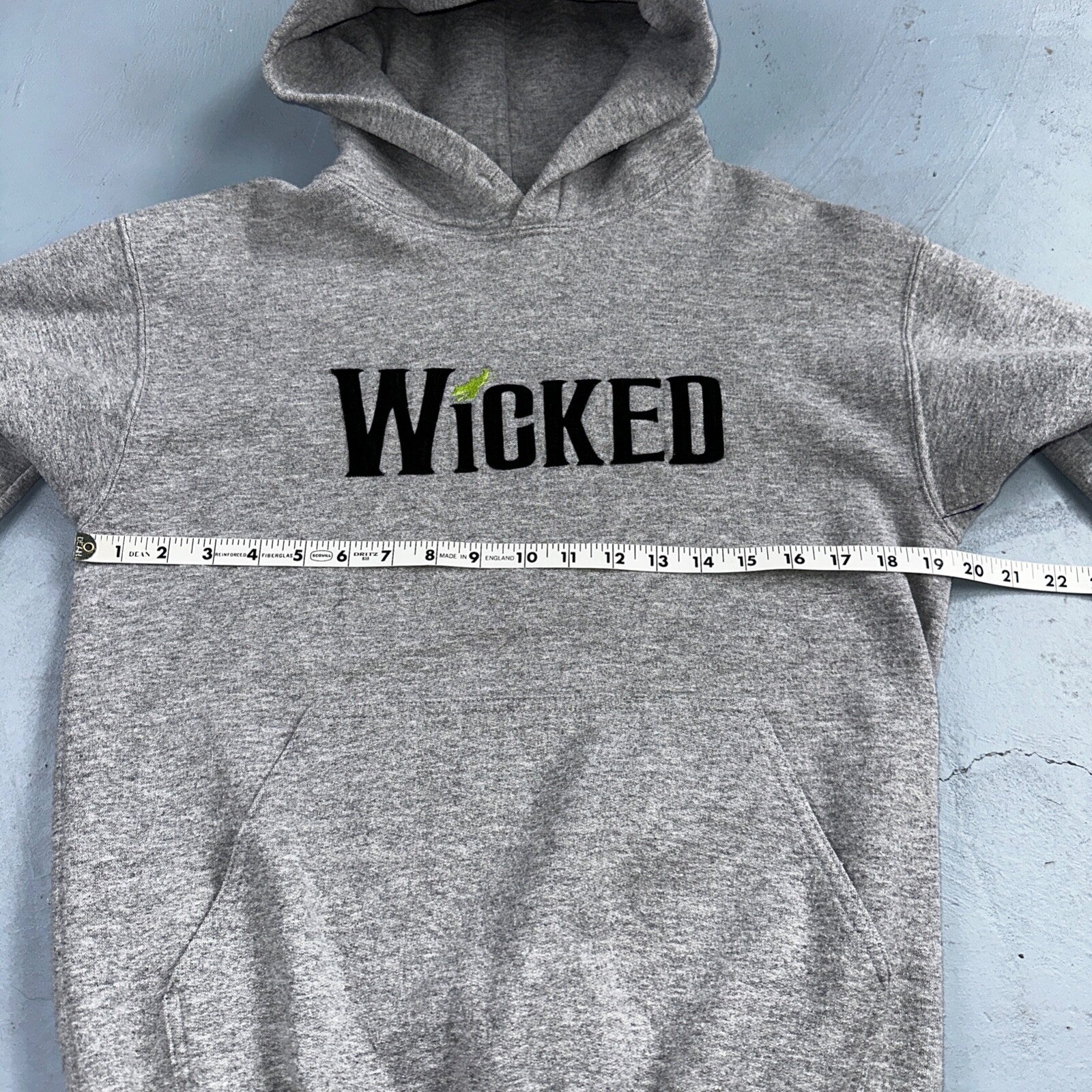 Wicked Hoodie Gildan Y2K Small Vintage 00s Wizard Of Oz Musical Promo Sweatshirt