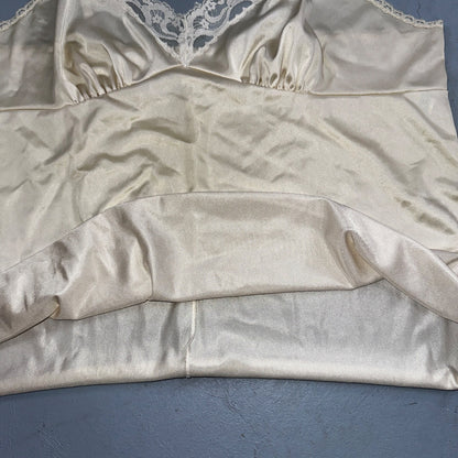 VTG Vanity Fair 1970s Lingerie Slip Dress Sleepwear Full Sweep Crop Lace