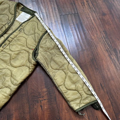 VTG 1970s Military Liner Mens Medium Green Quilted Cold Weather DSA100-74-C-1596