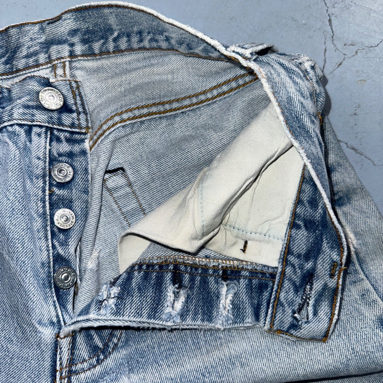 Levis 501 Vintage 80s Redline Selvedge USA XX Jeans Light Wash 27x34 Act 25x29