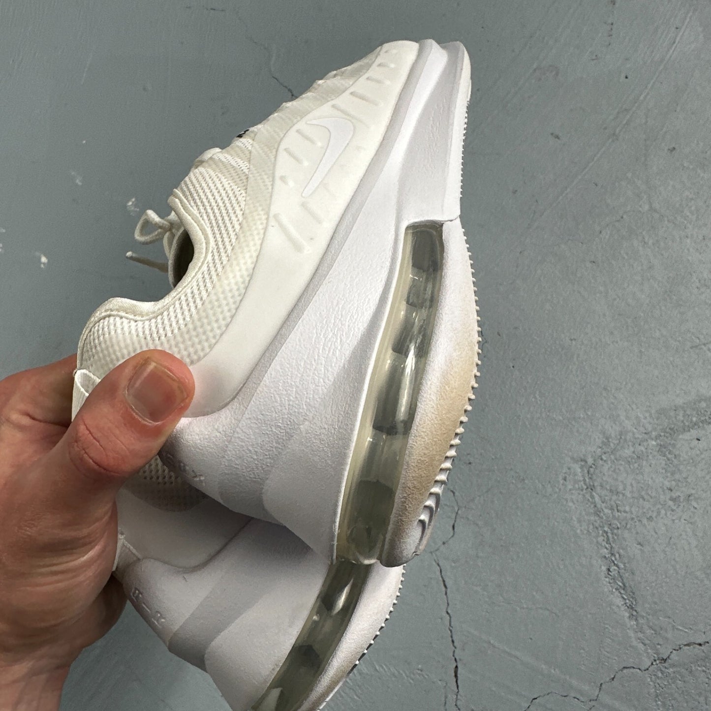 Nike Air Max Axis White Sneakers Women's Size 9 Running AA2168-100