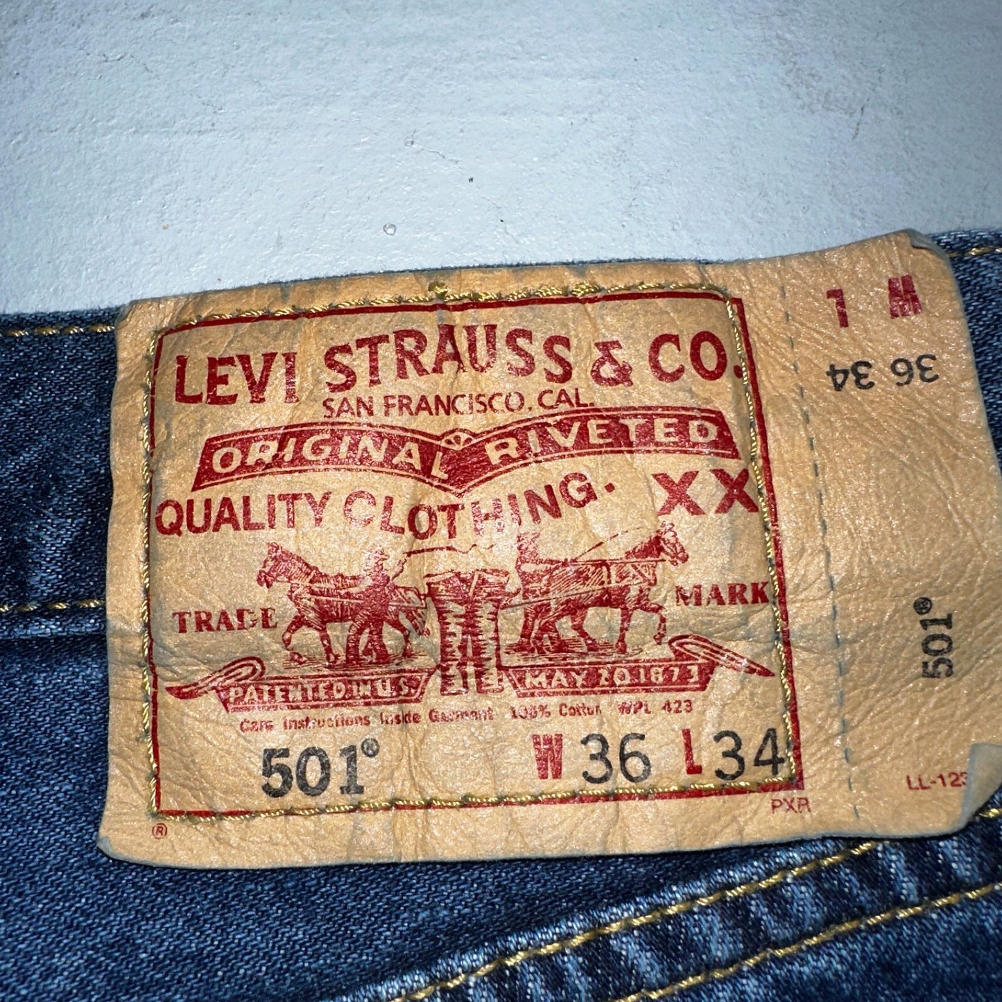 Levis 501 Vintage Y2K Columbia Straight Leg Jeans 36x34 90s Med Wash Act 35x34
