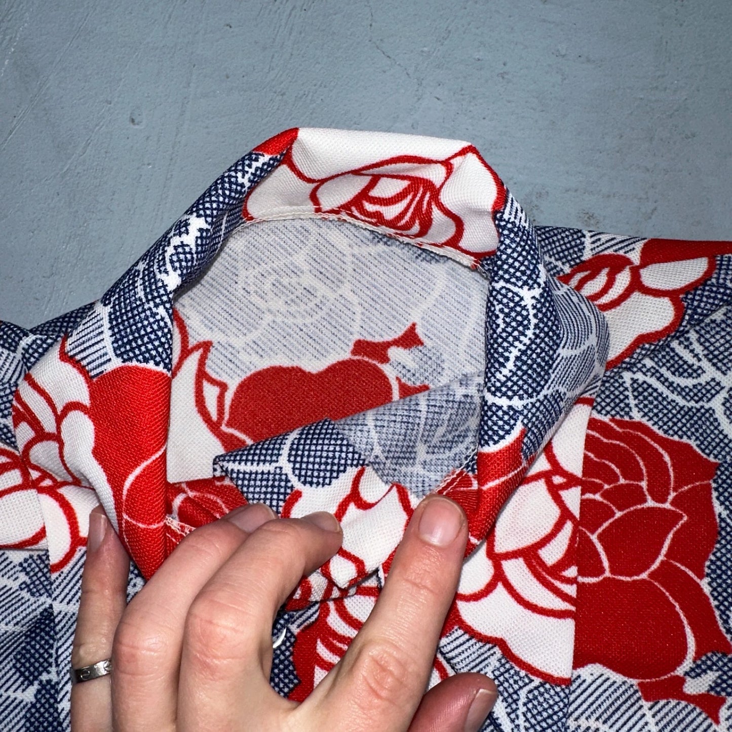 Vintage Handmade 70s Mod Short Sleeve Gray Floral Mock Neck Collar M Flowers