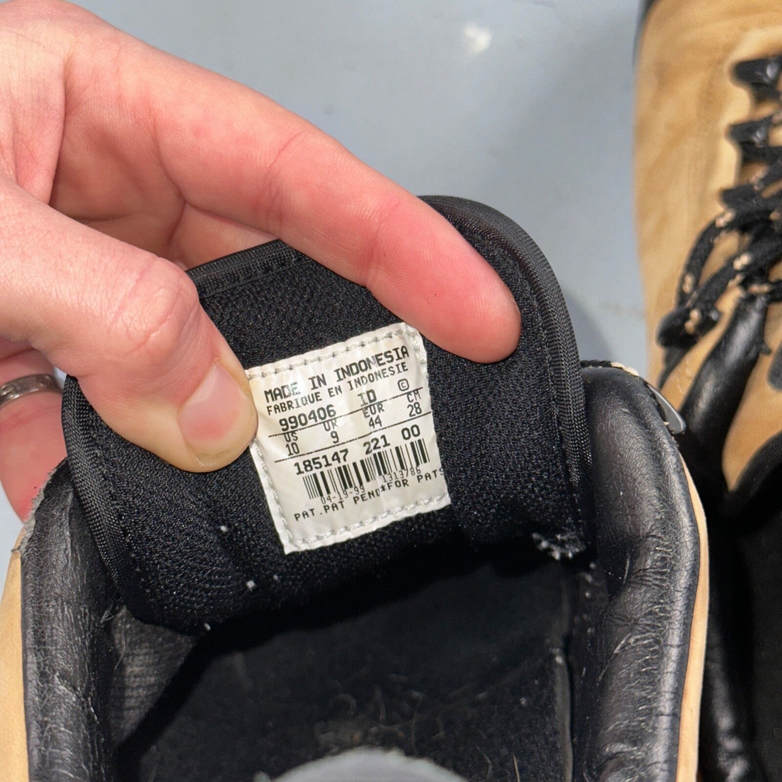 Vtg Nike ACG Womens Suede Leather Hiking Trail Shoes Tan 10 Hiking 185147-221