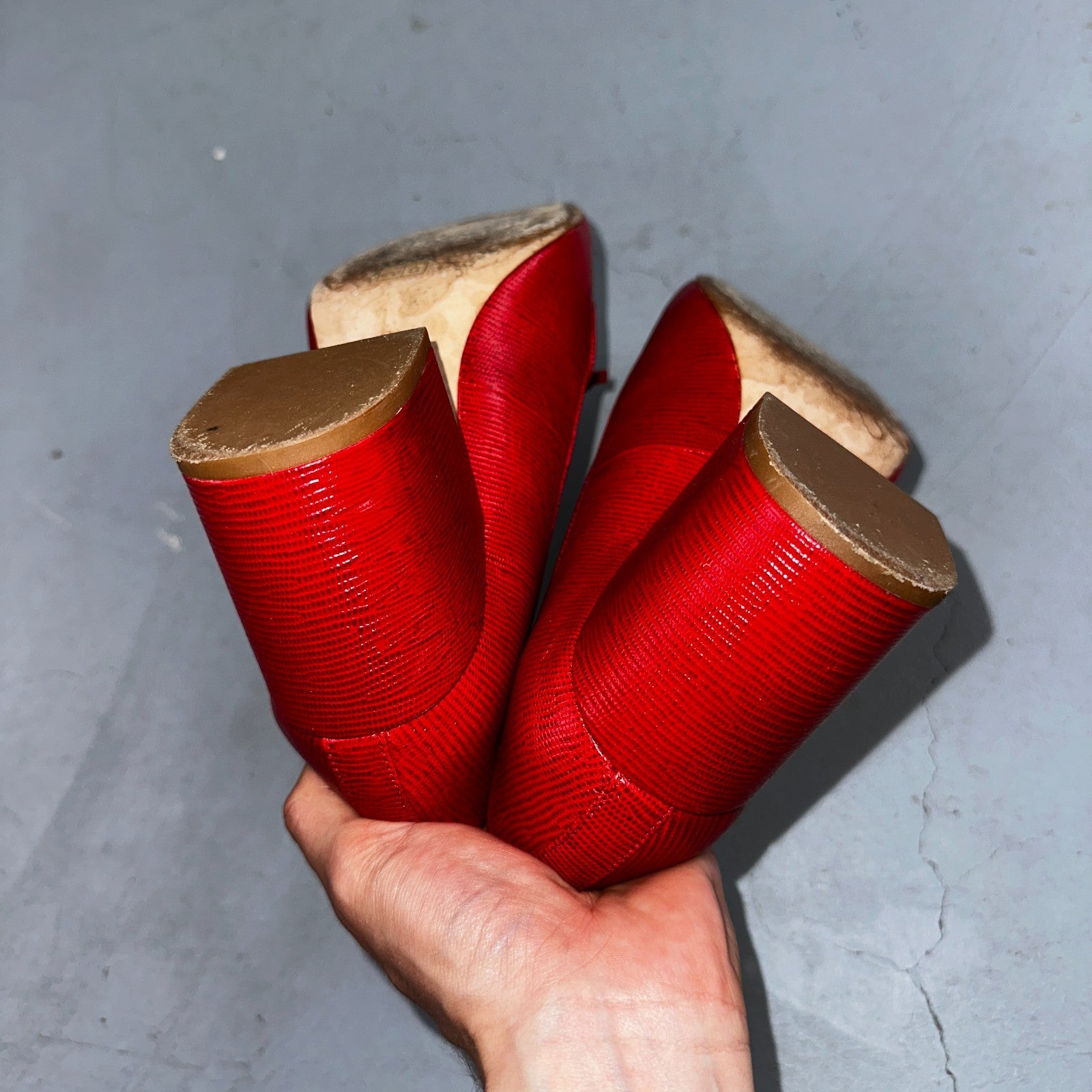 Tory Burch Kira Embossed Leather Red Tasseled Pumps Women Sz 9 Gold Charm