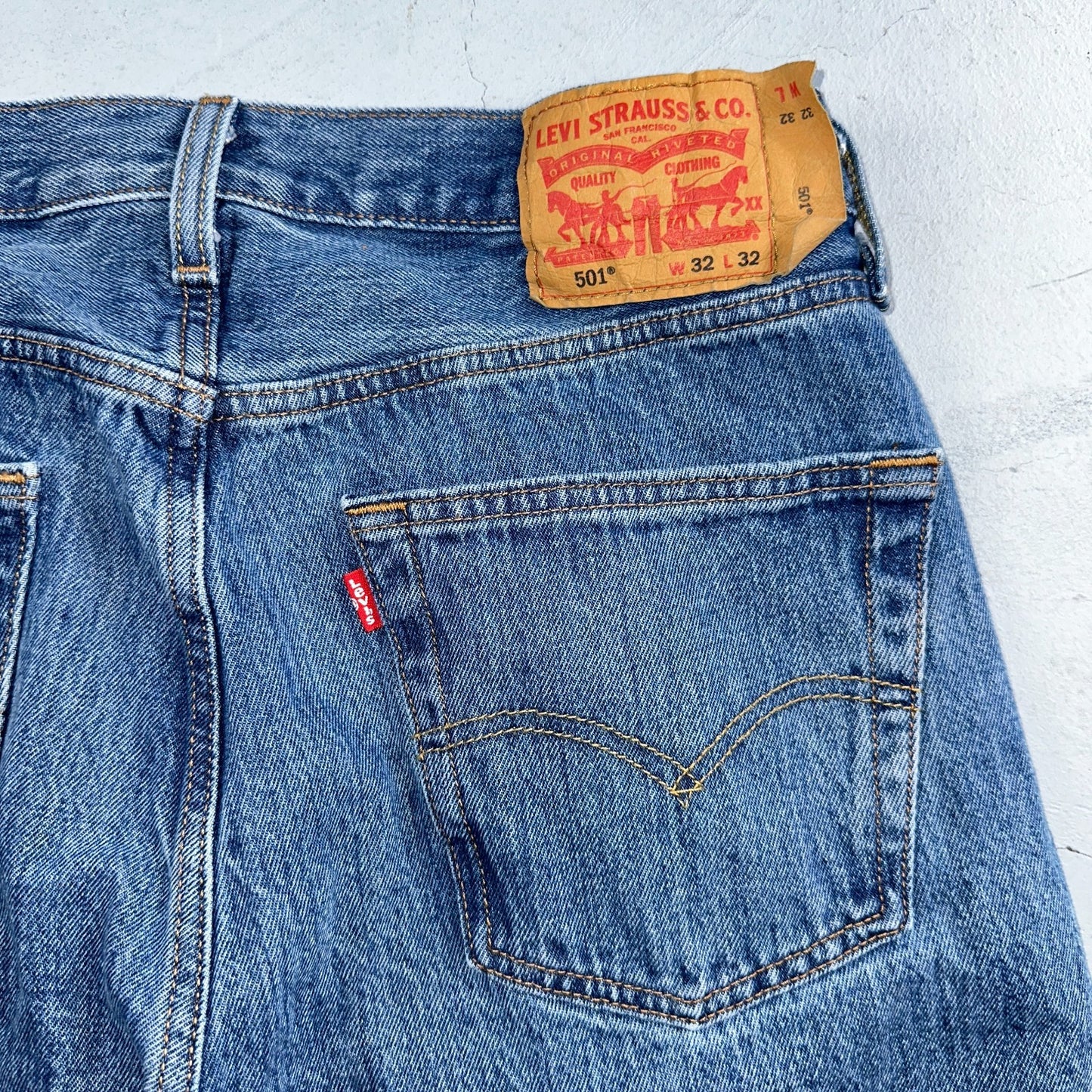 Levis 501 Vintage Y2K XX Straight Leg Jeans 32x32 Med Wash 2000s Act 32x31