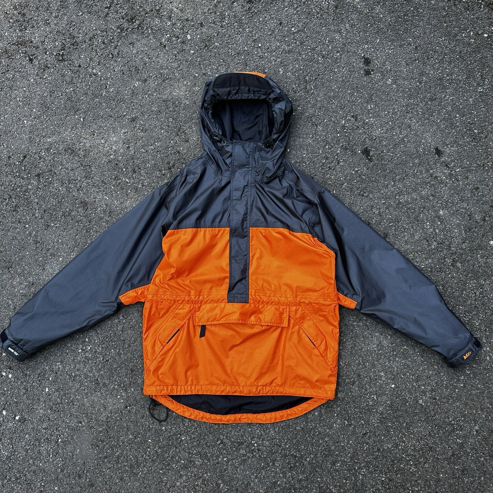 REI VTG Gore-Tex Orange GTX Shell Paclite Waterproof Jacket Mens Medium Black