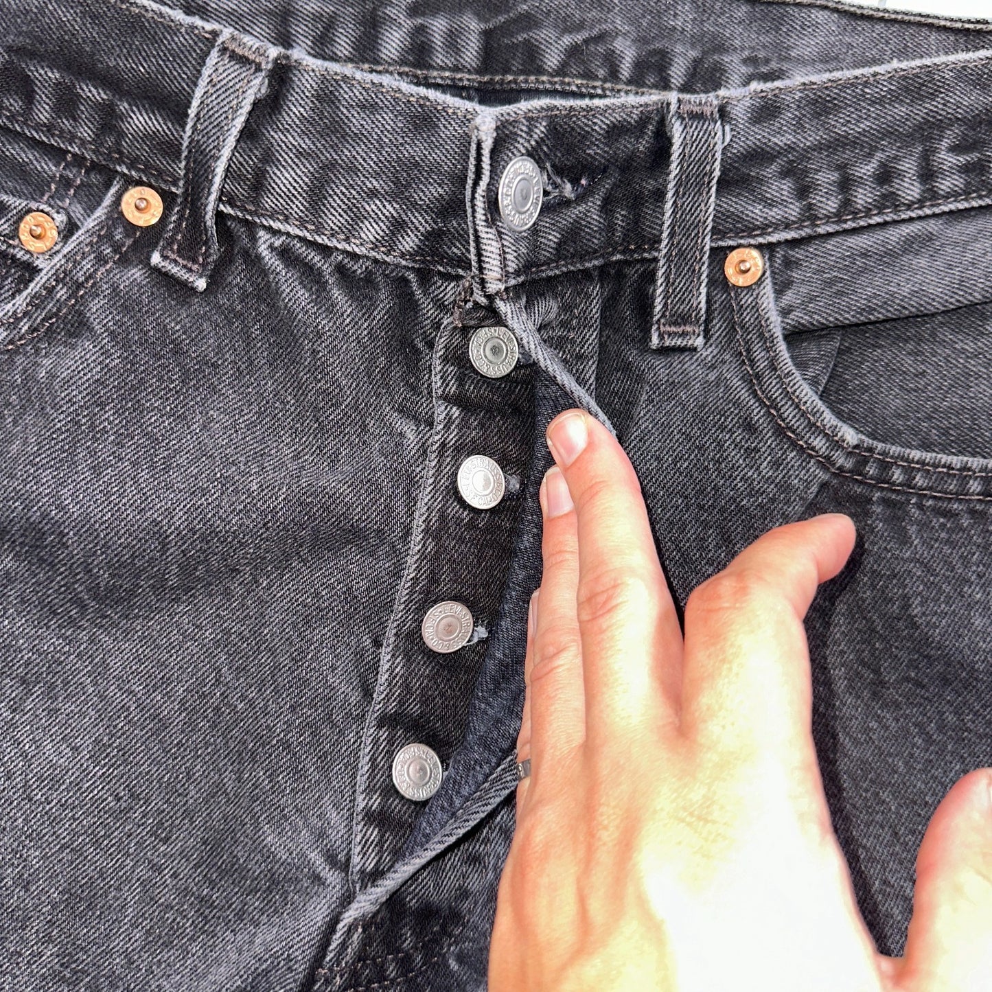 Levis 501 Vintage 80s USA XX Straight Leg Jeans Black Light Wash 33x34 Act 31x32