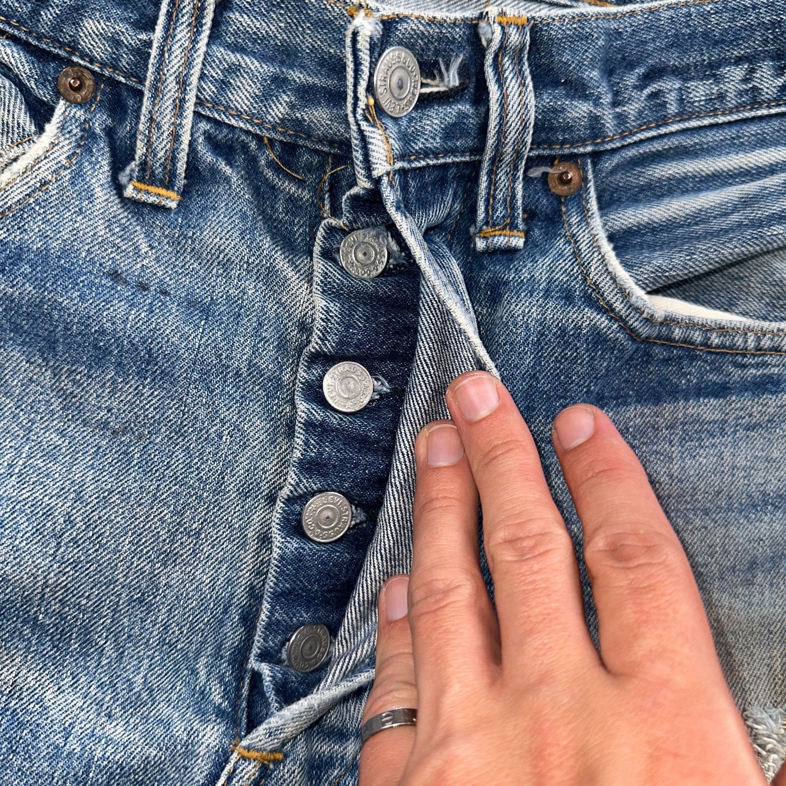 Levis 501 Vintage 80s Redline Selvedge USA XX Jeans Light Wash 32x36 Act 30x31