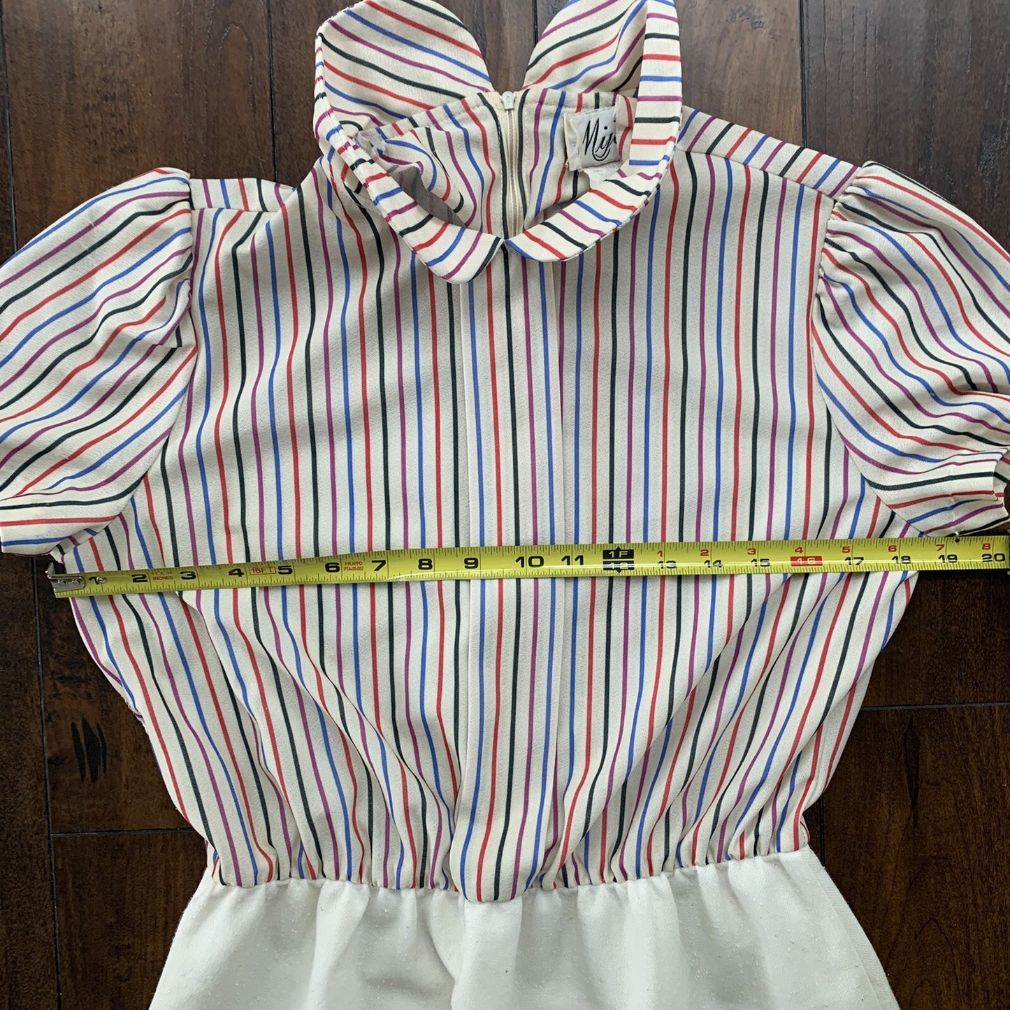 Vintage Mijoi White Striped Business Dress With Short sleeve Shoulder Button 80s