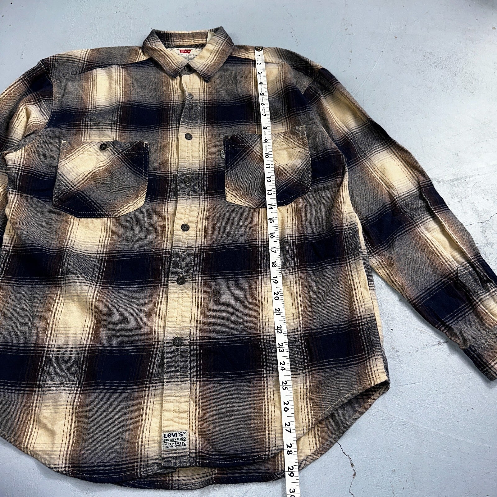 Levis Men's Plaid Flannel Shirt Size M Front Pockets Made in Russia Vintage Y2K