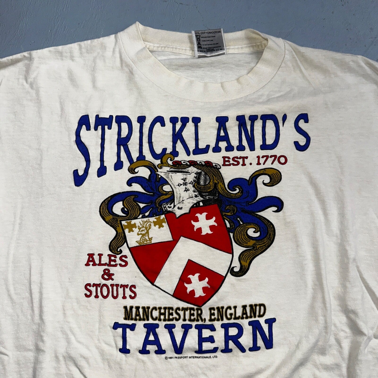 Oneita 2XL Tavern VTG T Shirt Strickland Manchester England 90s Alcohol Cool