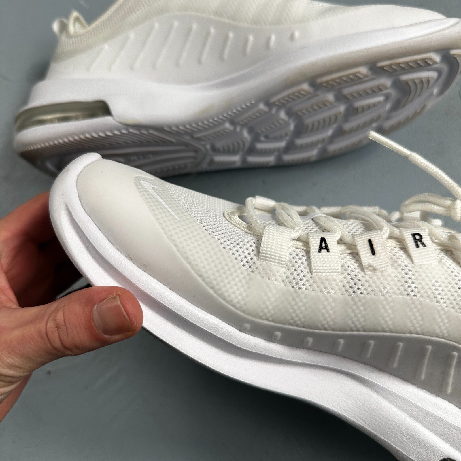 Nike Air Max Axis White Sneakers Women's Size 9 Running AA2168-100