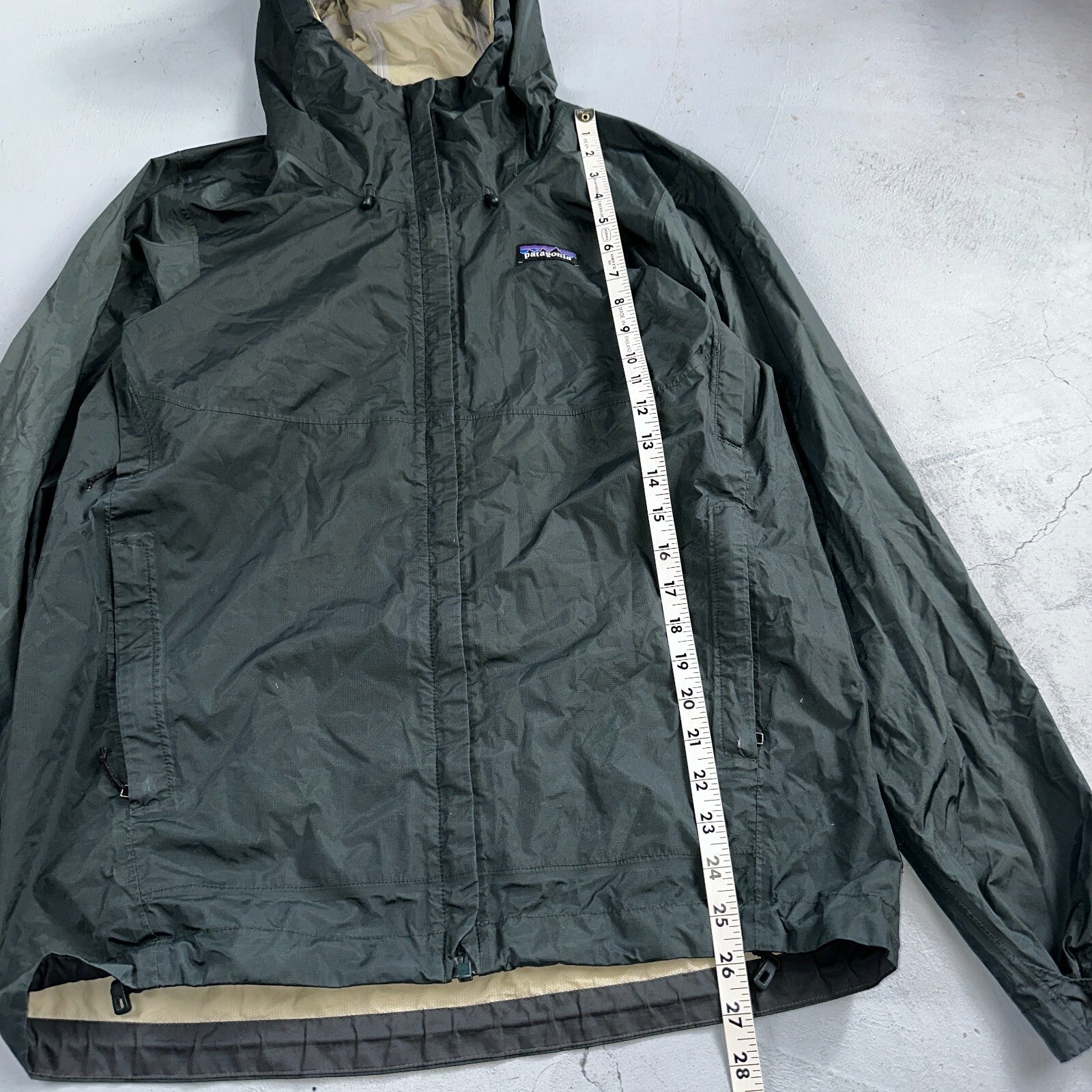 Patagonia Torrentshell Jacket Mens S Green H2No Hooded Hiking Outdoor Shell