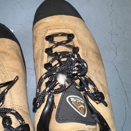 Vtg Nike ACG Womens Suede Leather Hiking Trail Shoes Tan 10 Hiking 185147-221