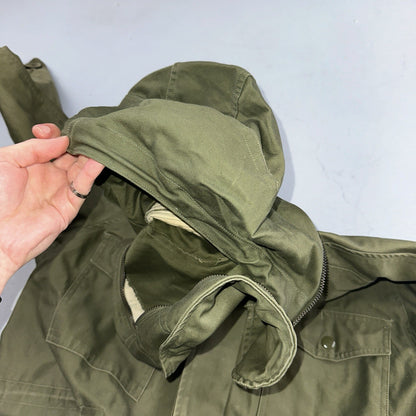 Vintage US Military OG-107 Cotton Sateen Wind  Jacket Small Regular 1961 Patches