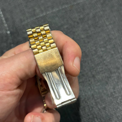 Ladies ELGIN Classic Gold Tone Petite Dress/Casual Bracelet Watch VTG Square