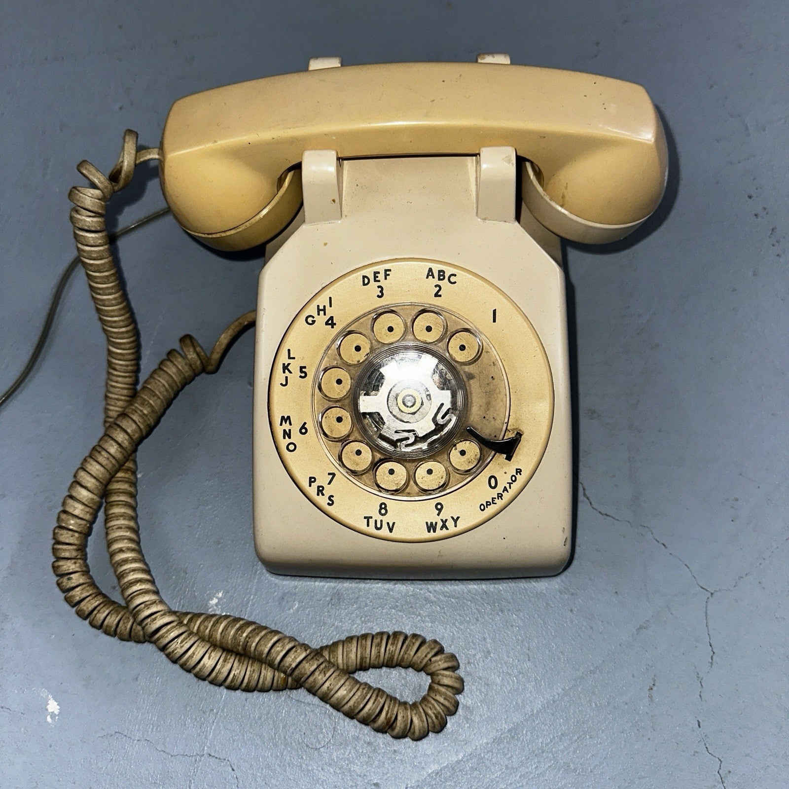 Vintage Bell System Western Electric Rotary Dial Desk Phone 500DM White Yellow