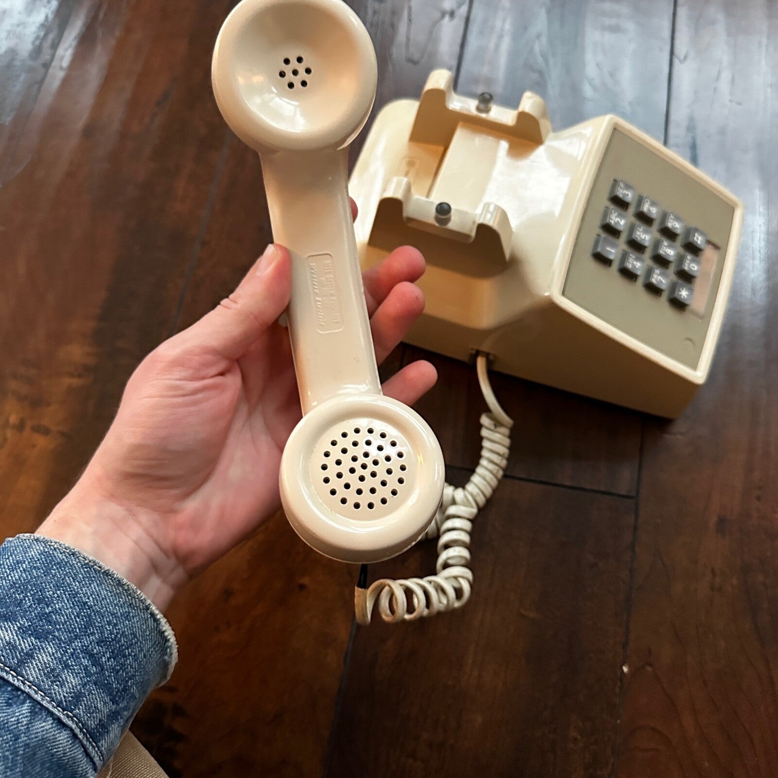Beige Western Electric Bell System 2500 DM Desk Telephone Push Button Dialing