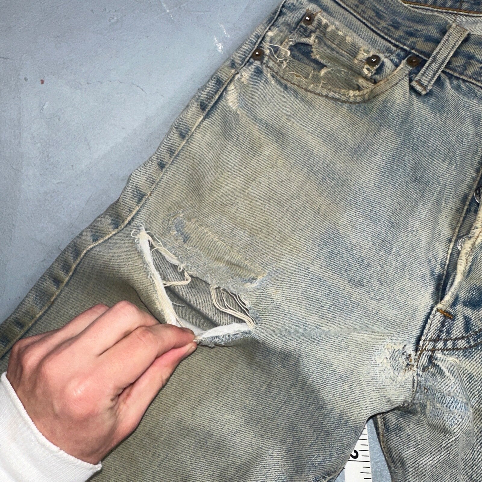 Levis 501 Vintage 80s Redline Selvedge USA XX Jeans Light Wash Thrashed Ac 29x26