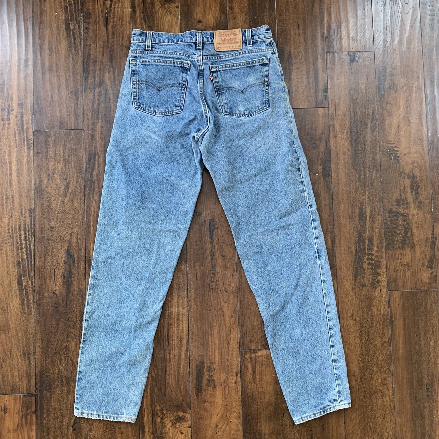 Vintage Levis 550 33x34 Denim Jeans Relaxed Fit USA Light Wash Blue Dad