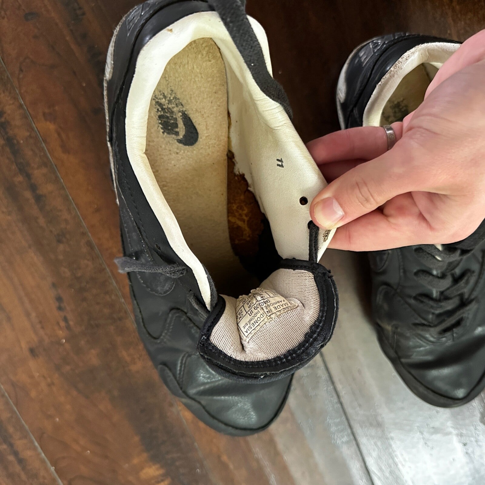 Nike Vintage 90s Mens Size 11 Sharks Sneakers Shoes Cleats Black 1994 Football