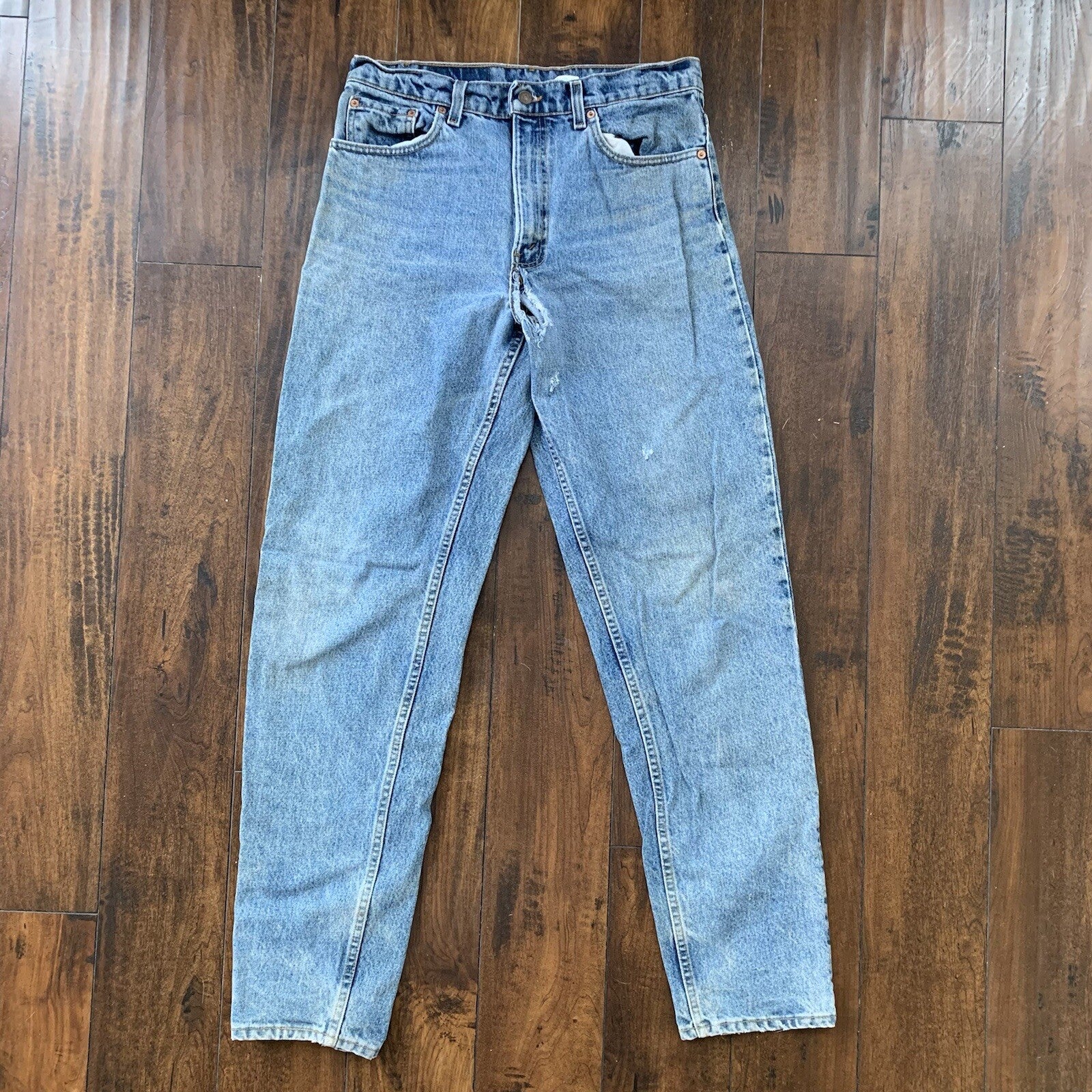 Vintage Levis 550 33x34 Denim Jeans Relaxed Fit USA Light Wash Blue Dad