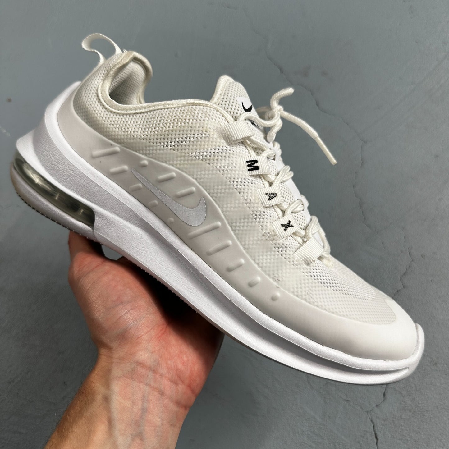 Nike Air Max Axis White Sneakers Women's Size 9 Running AA2168-100