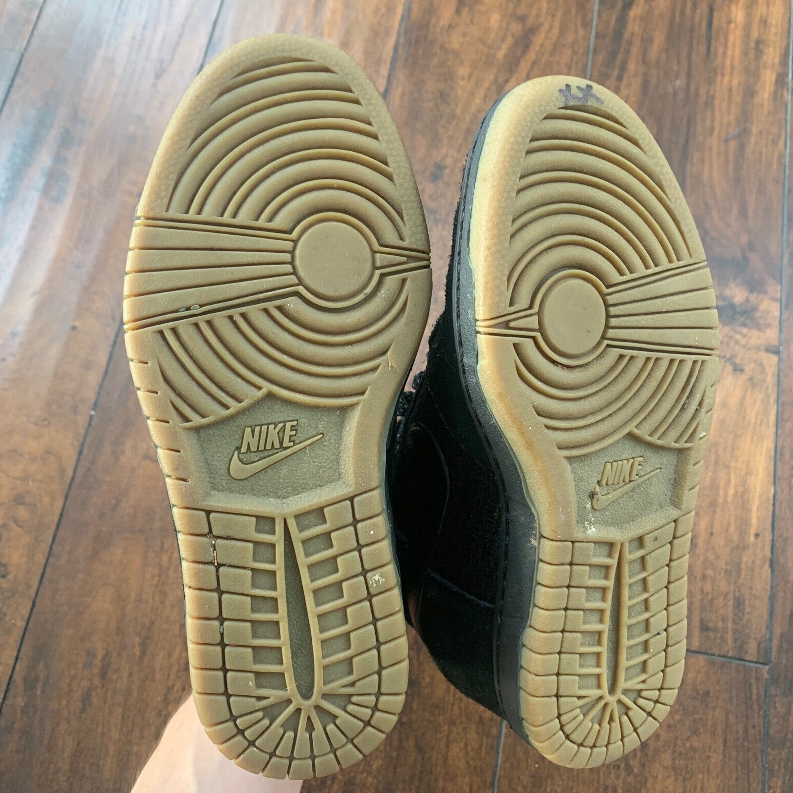 Nike Dunk Sky-Hi Essential Women's Sz 6 Black Suede Wedge Gum Sole 644877-006