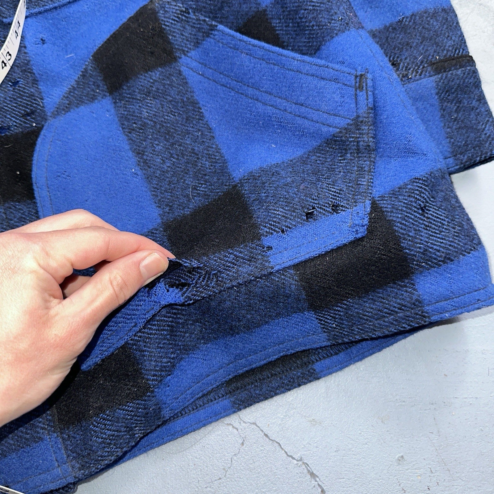 Filson CC Wool Mackinaw Cruiser Jacket Blue Plaid L Distressed VTG USA