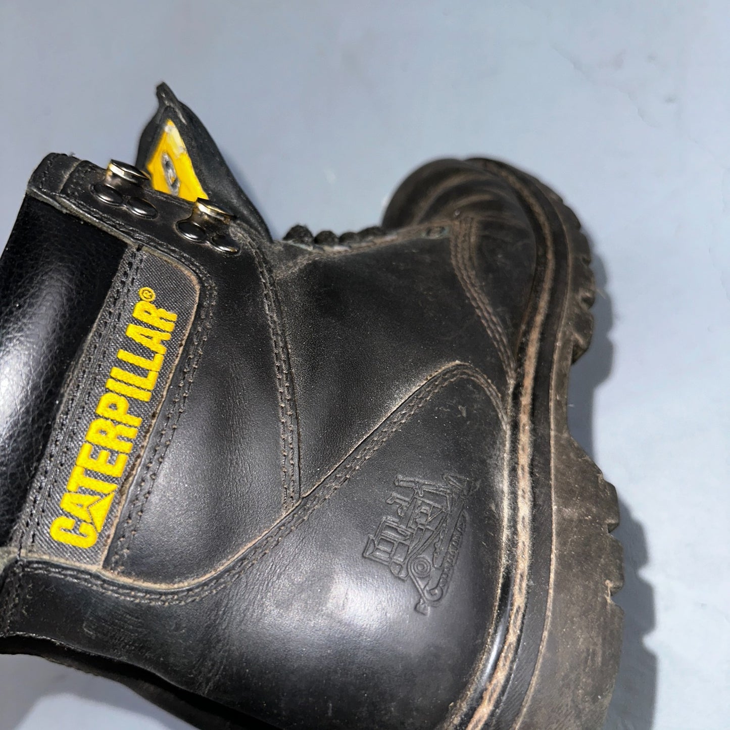 Caterpillar Men's Second Shift Work Boot Soft Toe Black Leather Size 8.5 CAT