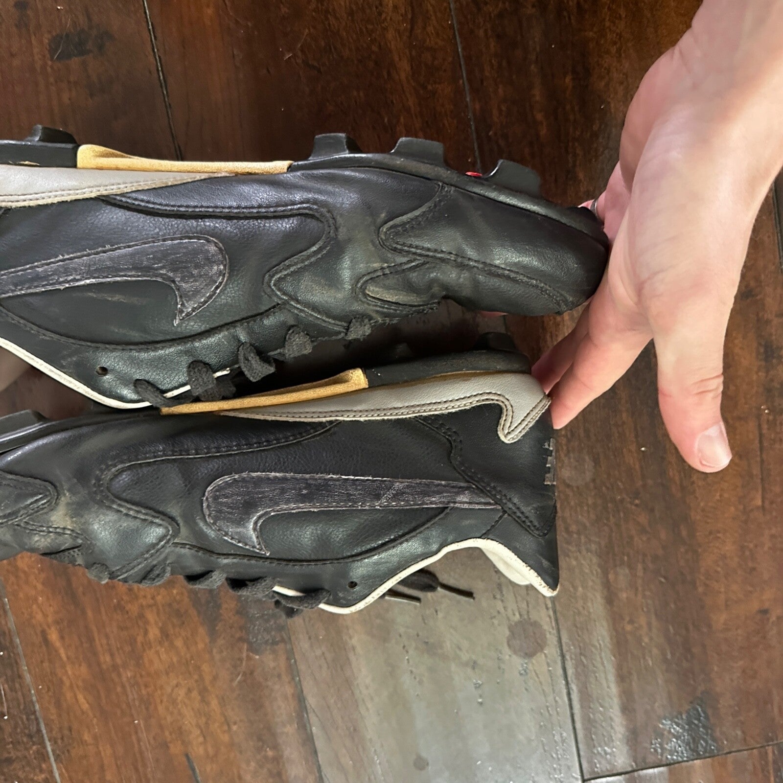 Nike Vintage 90s Mens Size 11 Sharks Sneakers Shoes Cleats Black 1994 Football