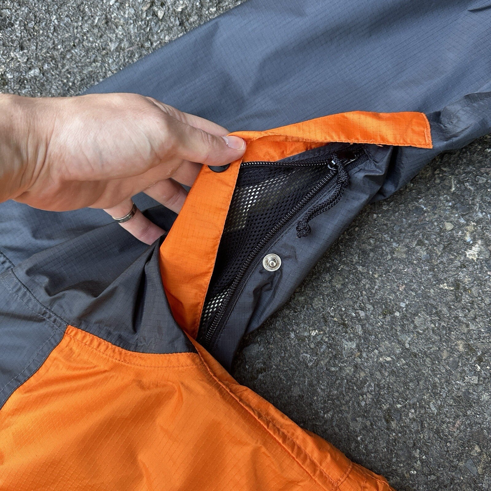 REI VTG Gore-Tex Orange GTX Shell Paclite Waterproof Jacket Mens Medium Black