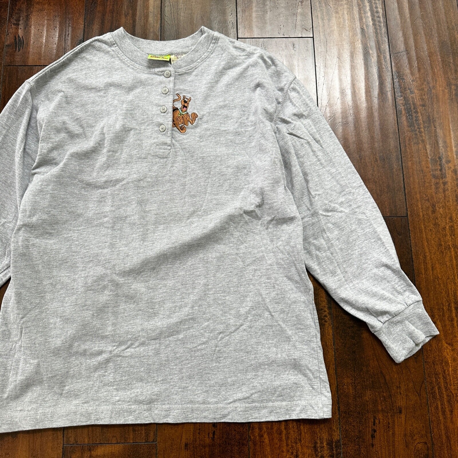 VTG Scooby Doo Cartoon Network Gray Henley Embroidered Shirt Top 90s 2001 Y2K