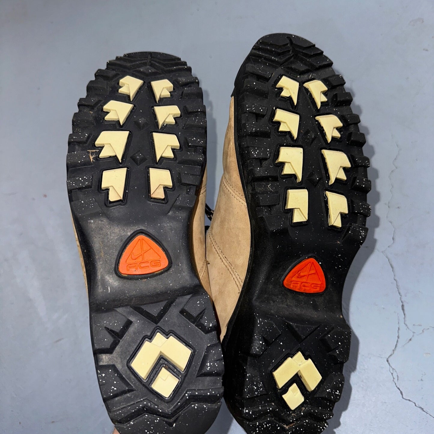 Vtg Nike ACG Womens Suede Leather Hiking Trail Shoes Tan 10 Hiking 185147-221