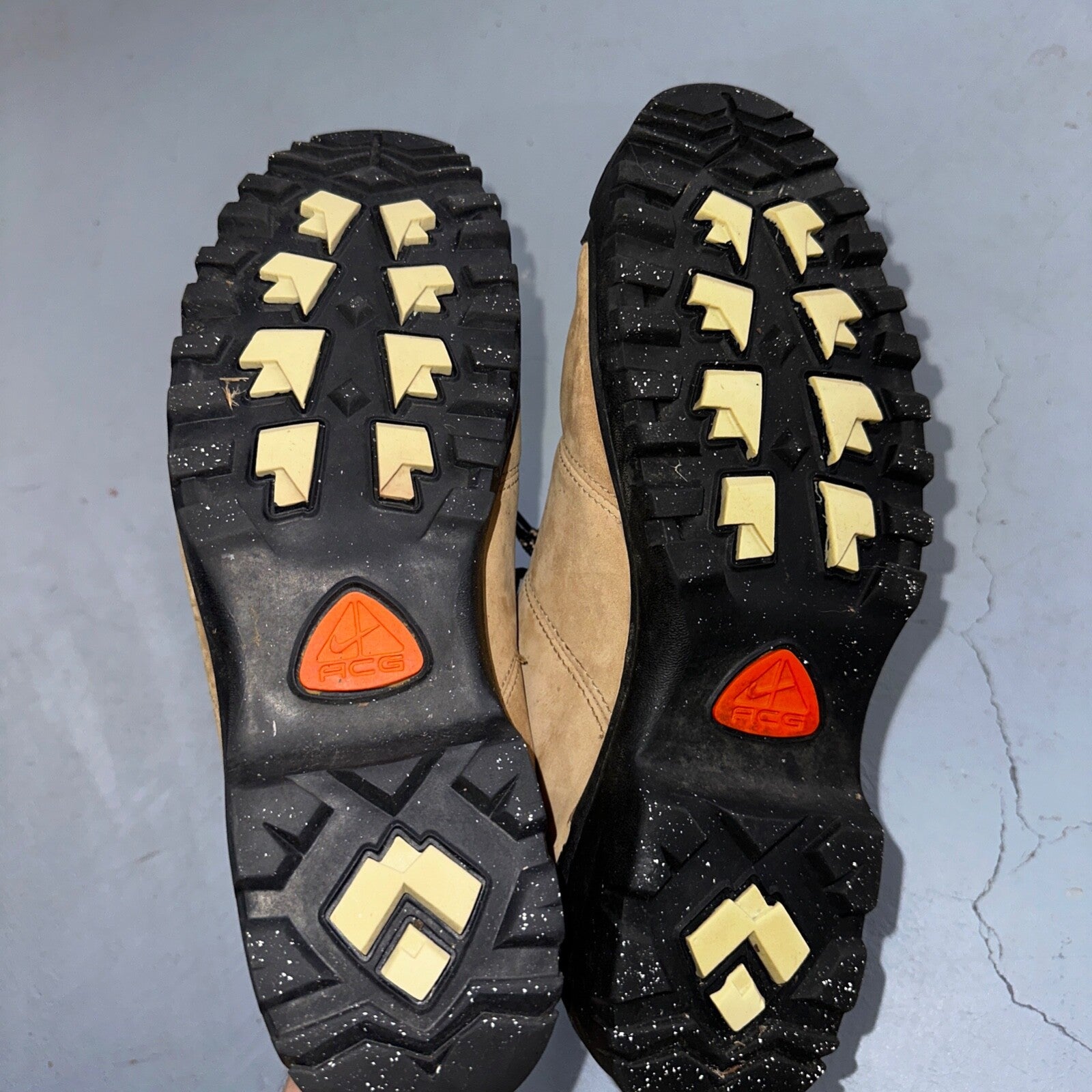 Vtg Nike ACG Womens Suede Leather Hiking Trail Shoes Tan 10 Hiking 185147-221