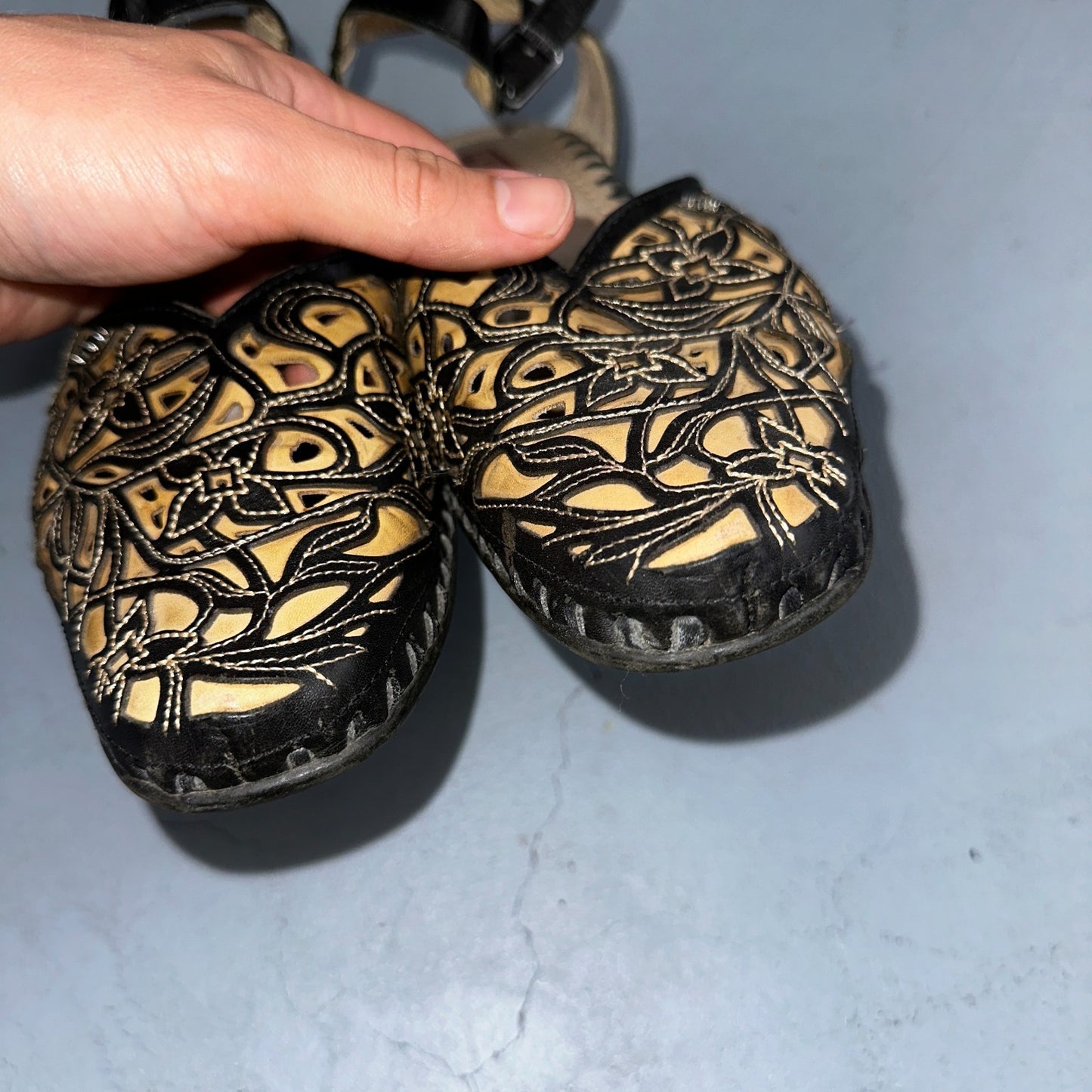 Pikolinos Jerez Black & Tan Perforated Leather Shoes EU 40 Sandal Small Heel