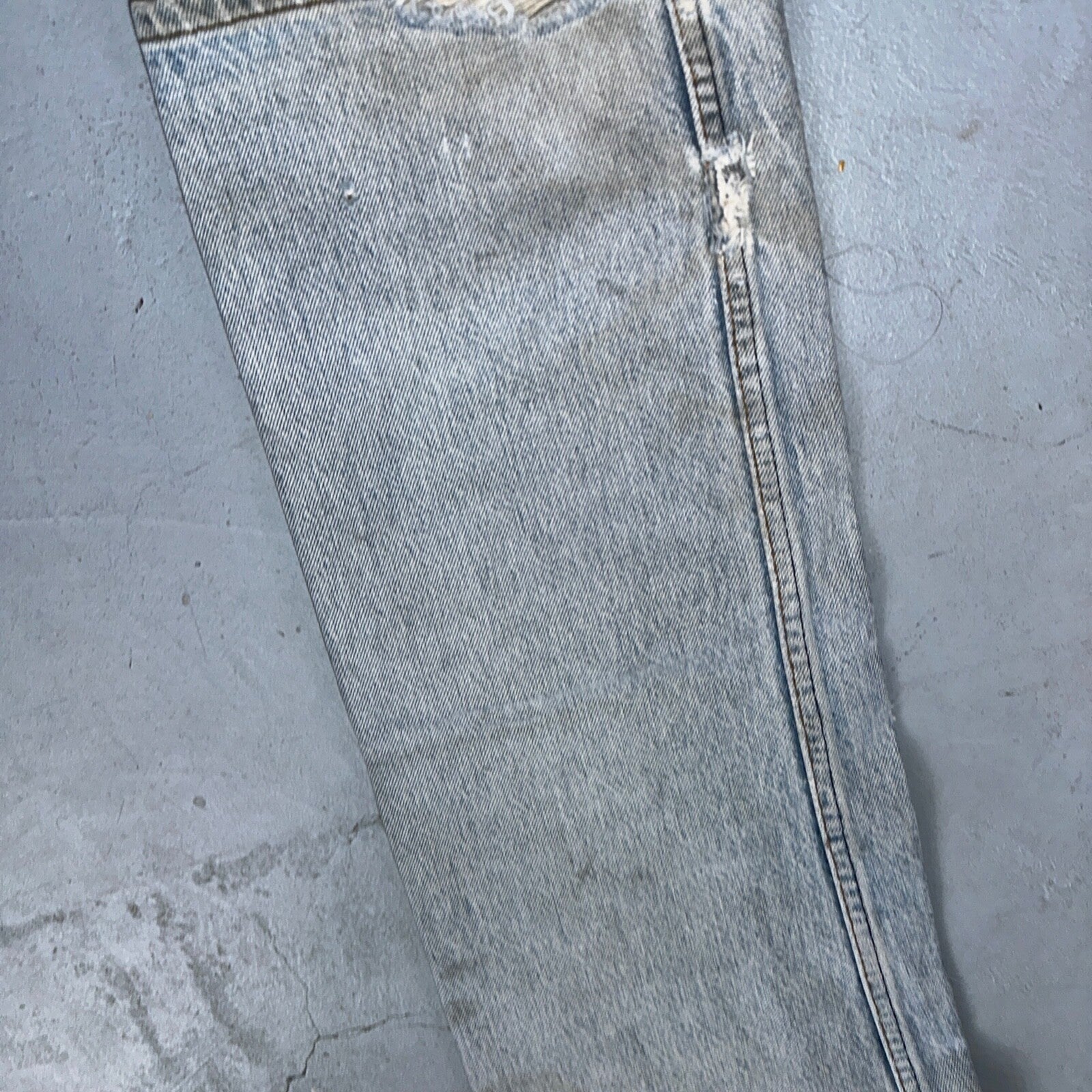 Levis 501 Vintage 80s USA XX Straight Leg Jeans Blue Light Wash Torn Act 32x33