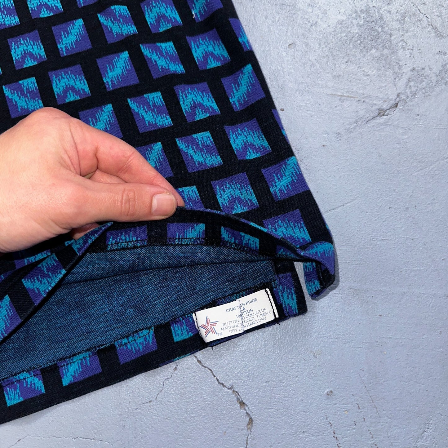 Carlyle VTG Short Sleeve Knit Polo Sz L Rockabilly Crazy Print Pattern Blue 70s